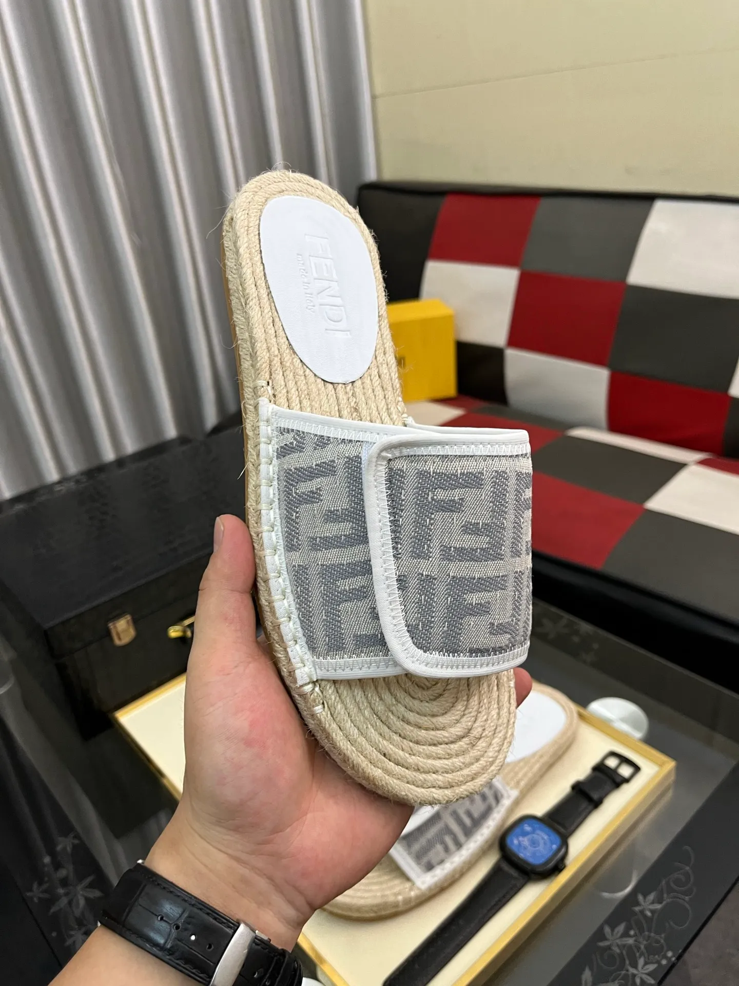 Men's shoes💰320⌚️⌚️[FENDI~Fendi slippers] High-end men's shoes brand official website 1:1 latest masterpiece: original mold customization, fabrics made of imported original materials, upgraded outsole, lighter, top quality in the market, simple and tasteful, a must-have for fashionistas, fashion is at your feet, full of confidence, the same style at the counter👍The season of summer slippers is here. Yardage: 38-44. Can be customized45.46.47